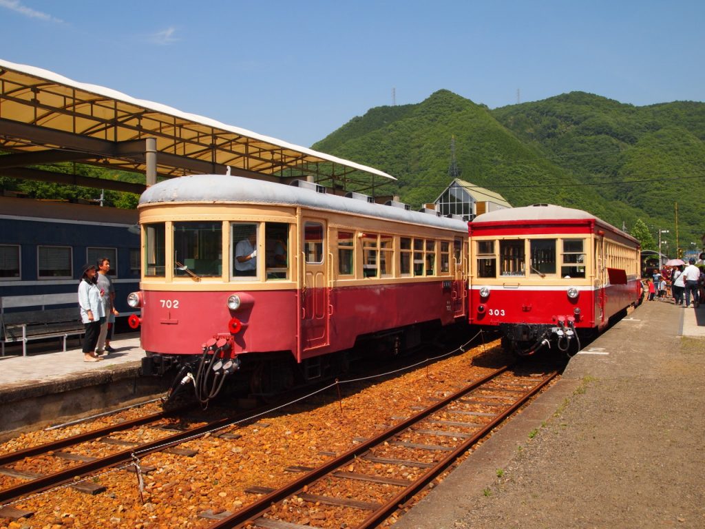 片上鉄道 キハ３０３とキハ７０２